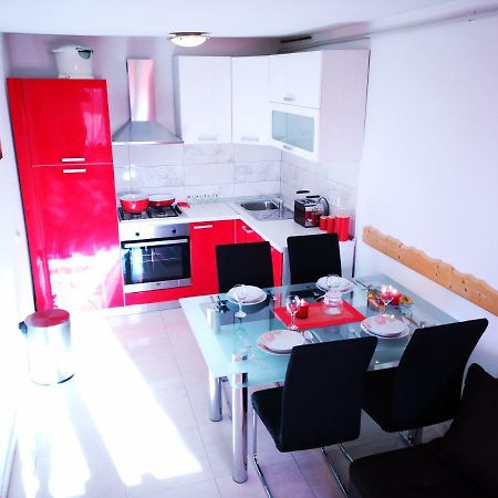 Apartman "Sabine Red" With Heated Pool Omišalj Exteriör bild