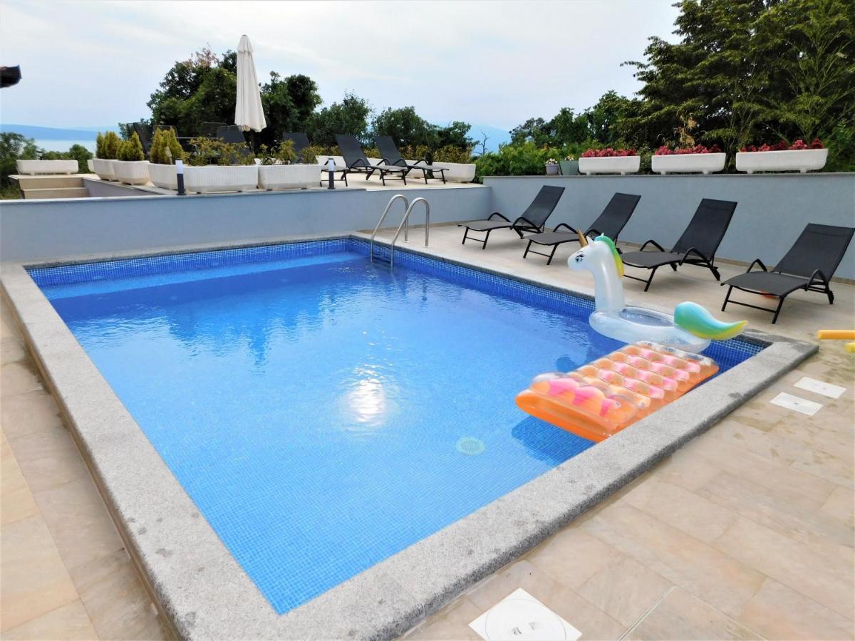 Apartman "Sabine Red" With Heated Pool Omišalj Exteriör bild