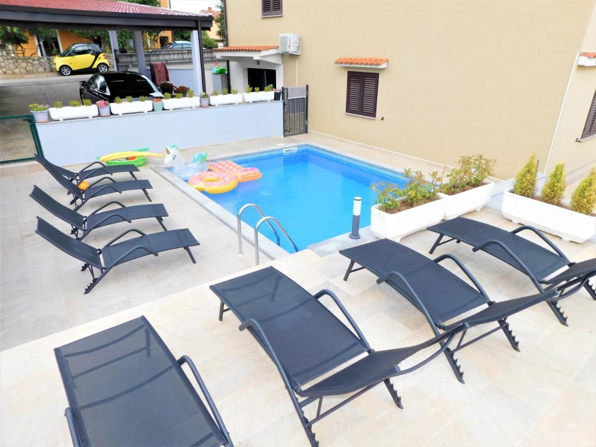 Apartman "Sabine Red" With Heated Pool Omišalj Exteriör bild
