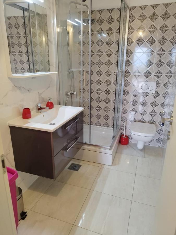 Apartman "Sabine Red" With Heated Pool Omišalj Exteriör bild