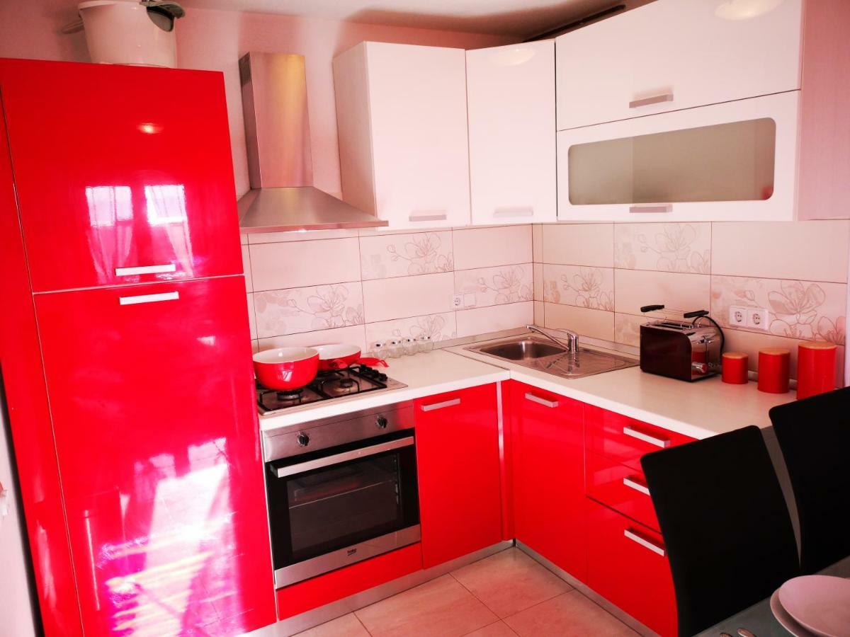 Apartman "Sabine Red" With Heated Pool Omišalj Exteriör bild