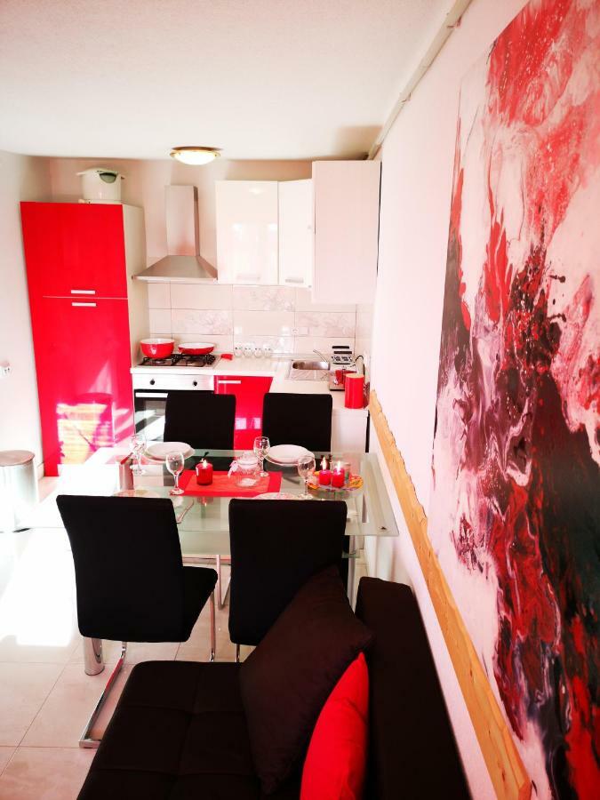 Apartman "Sabine Red" With Heated Pool Omišalj Exteriör bild