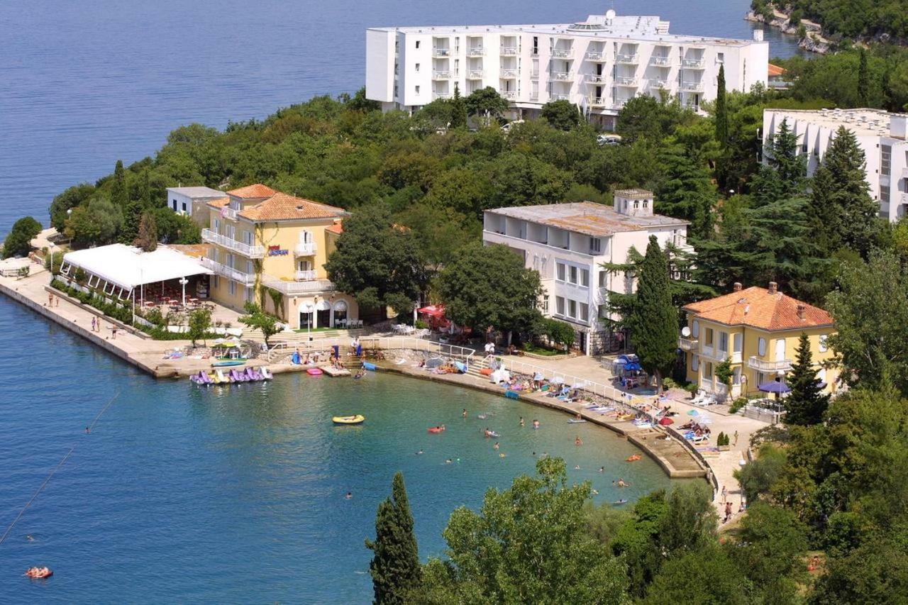 Apartman "Sabine Red" With Heated Pool Omišalj Exteriör bild