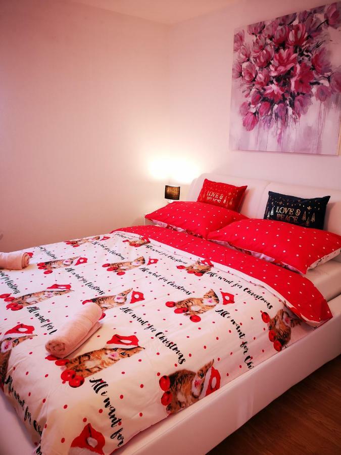 Apartman "Sabine Red" With Heated Pool Omišalj Exteriör bild
