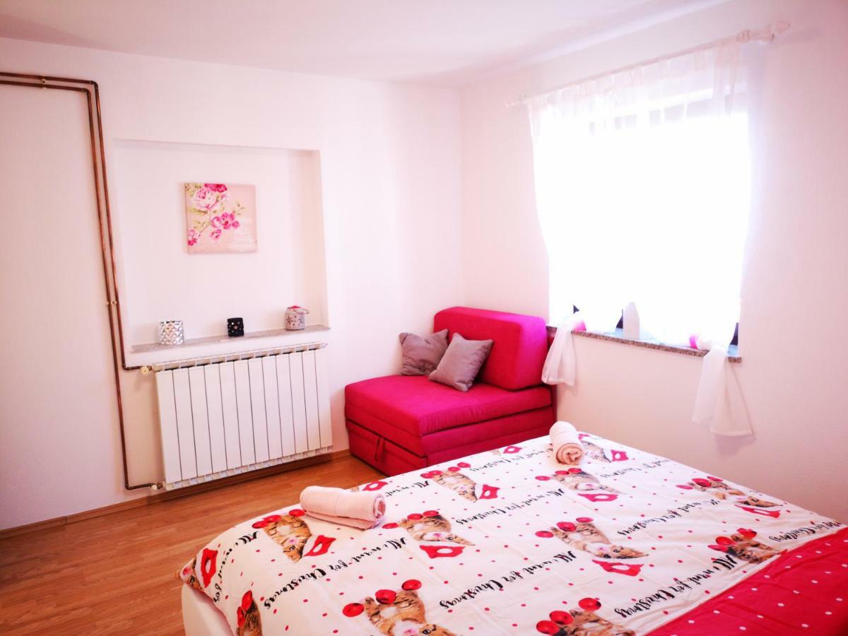 Apartman "Sabine Red" With Heated Pool Omišalj Exteriör bild
