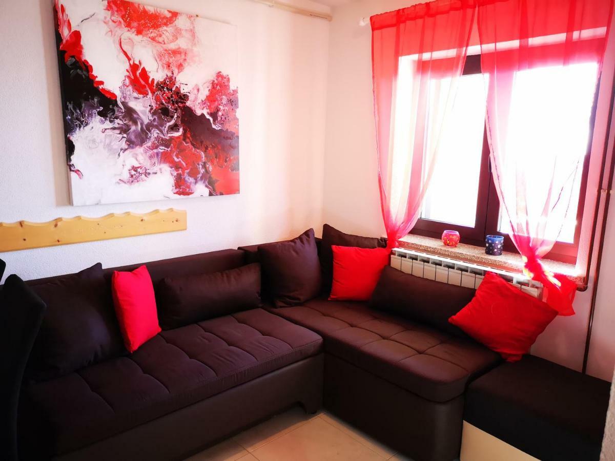 Apartman "Sabine Red" With Heated Pool Omišalj Exteriör bild