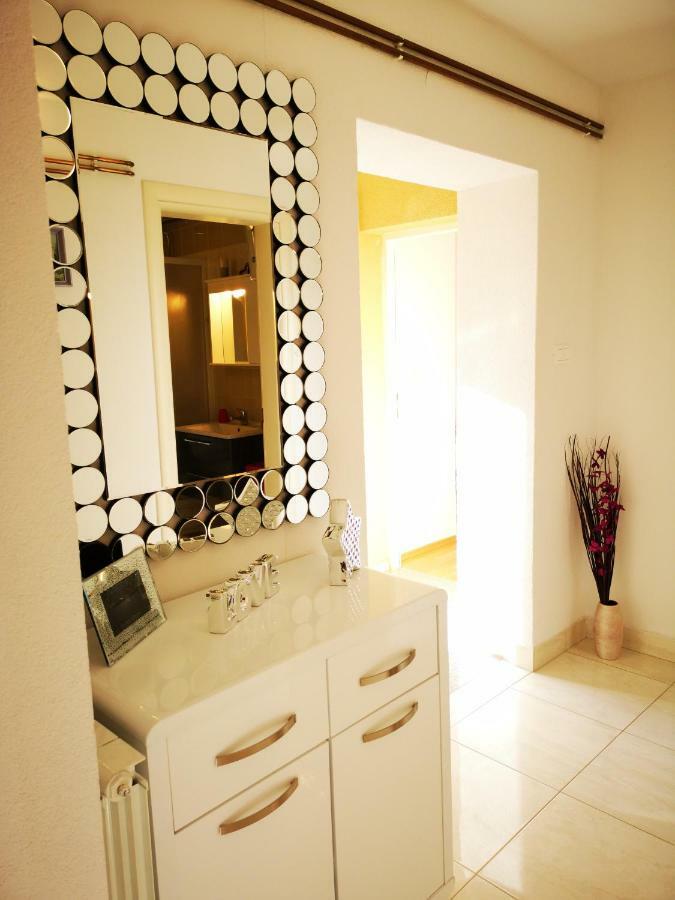 Apartman "Sabine Red" With Heated Pool Omišalj Exteriör bild