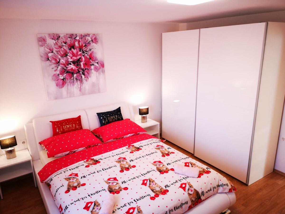 Apartman "Sabine Red" With Heated Pool Omišalj Exteriör bild